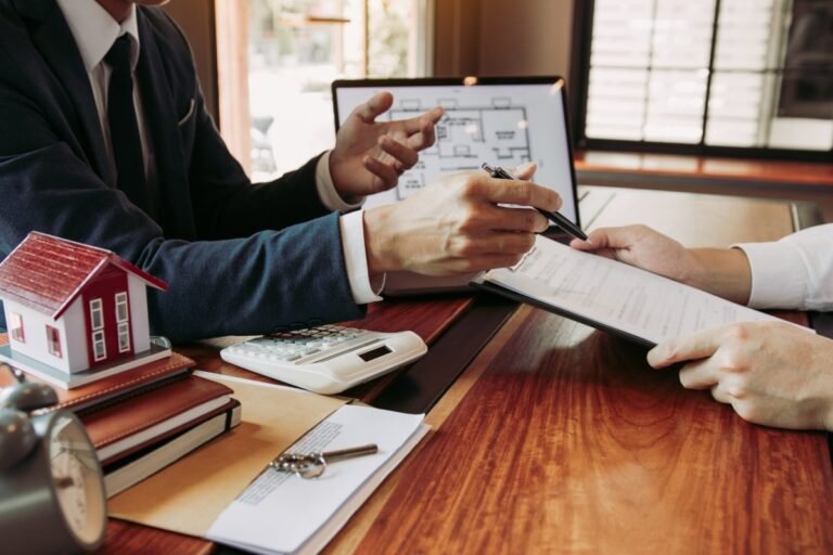 A Importância de Contratar um Advogado para Elaborar um Contrato de Compra e Venda de Imóvel